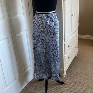 NWT Francesca’s Silky MIDI Skirt